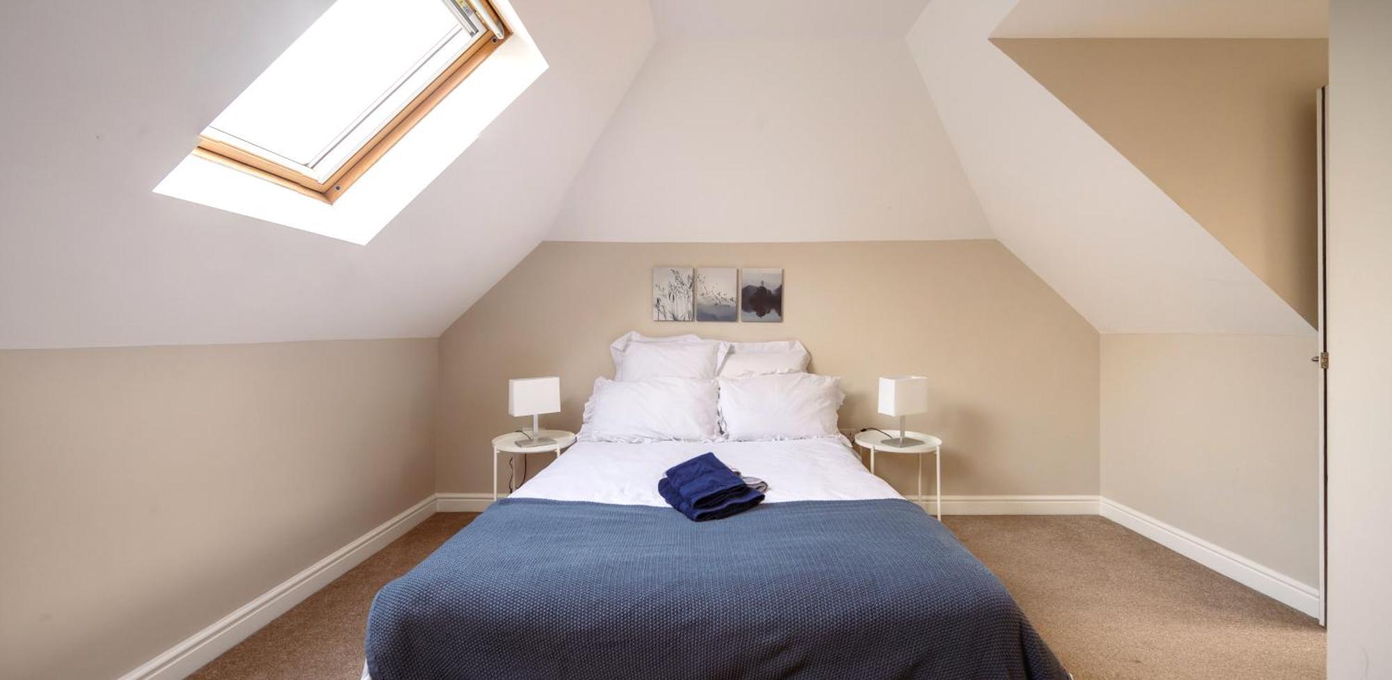 Family Home In Central Guildford With Parking Экстерьер фото