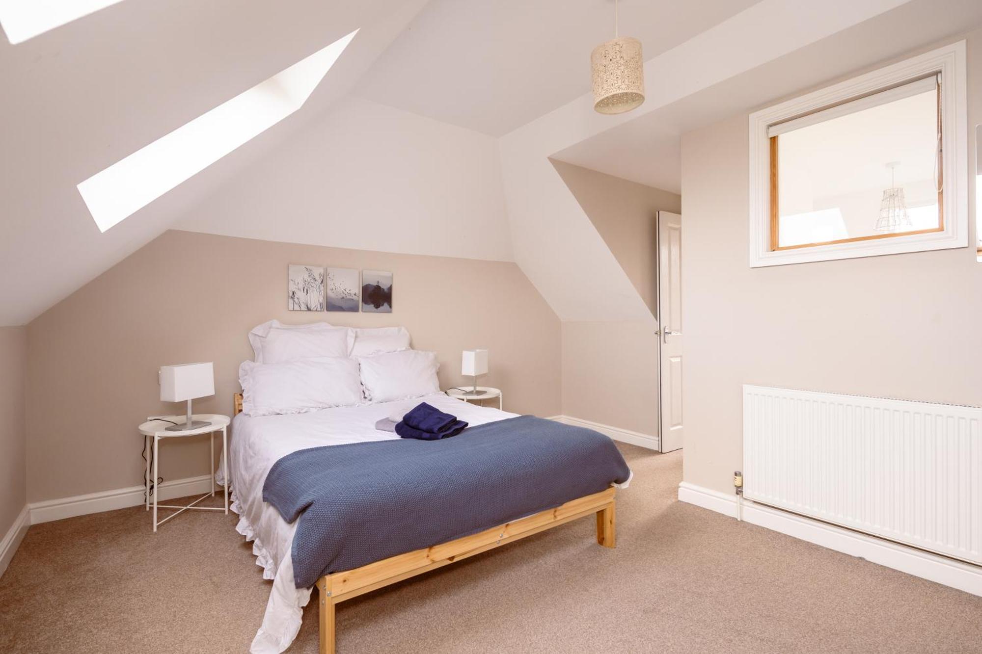 Family Home In Central Guildford With Parking Экстерьер фото